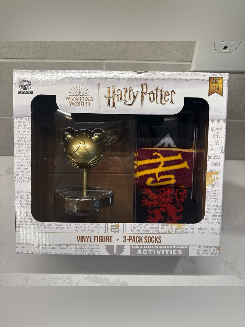 Culturefly Harry Potter Gold Vinyl Figure & Burgundy/Black 3-Pack Socks Set new